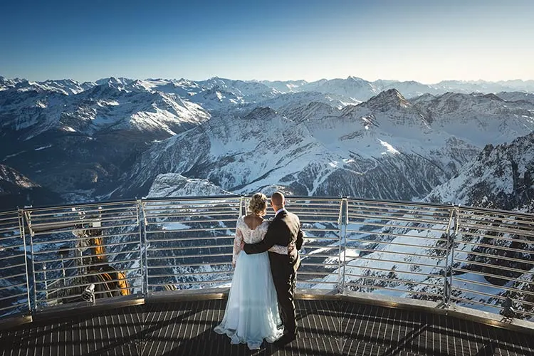 Destination wedding at Mont Blanc Courmayeur -- Skyway Monte Bianco alpine ceremony and glacial landscape